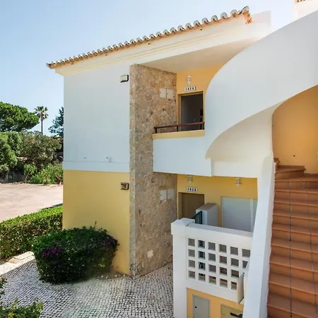 Luxurious First Floor Sleeps 4 Apartment *