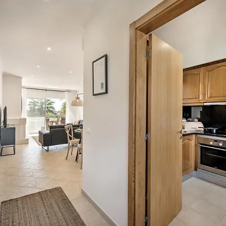 Apartment Luxurious First Floor Sleeps 4 *