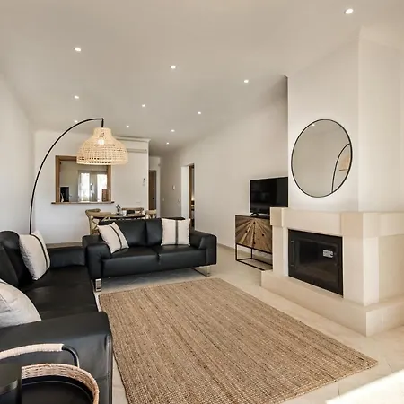 Luxurious First Floor Sleeps 4 *