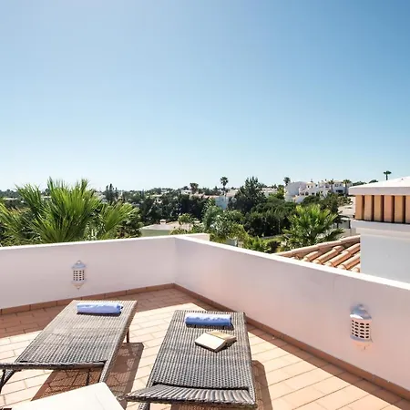 Luxurious First Floor Sleeps 4 *